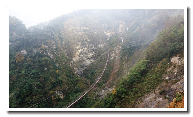 【南投。信義旅遊】登依希岸天時棧道瞭望喻為台灣黃石公園的大峽谷石壁雙龍瀑布之美